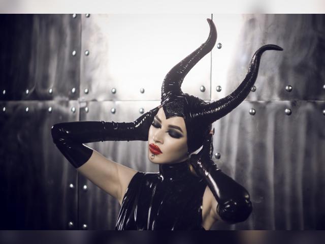 Visit DommeVenena profile