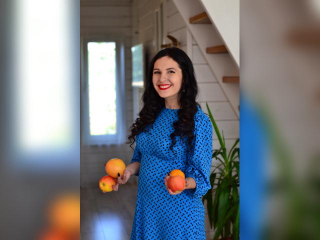 Visit 1Holly profile