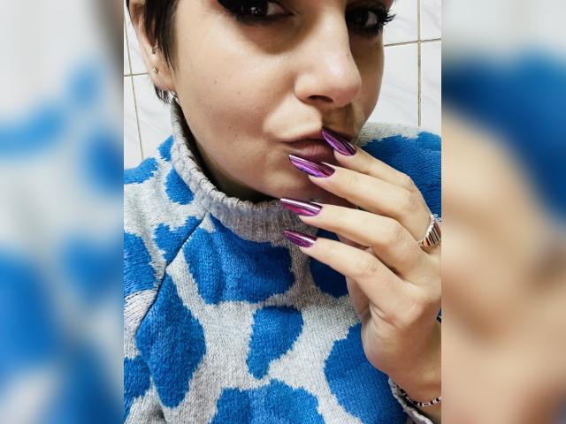 Visit iammmmiky profile