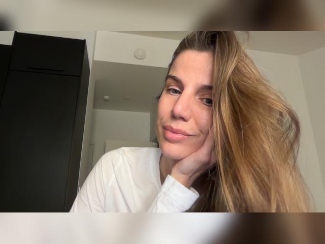 Visit VelvetVelora profile