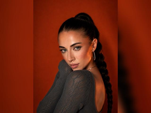 Visit Alinaaa profile