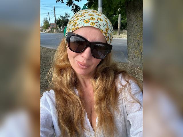 Visit AureliaHots profile