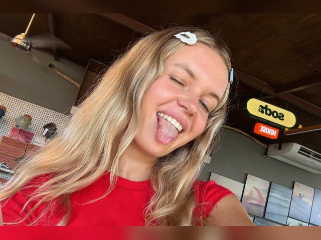 Visit roxycherry profile
