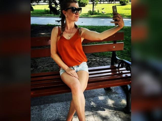 Visit 1Foxy profile