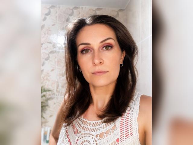 Visit HotWoman profile