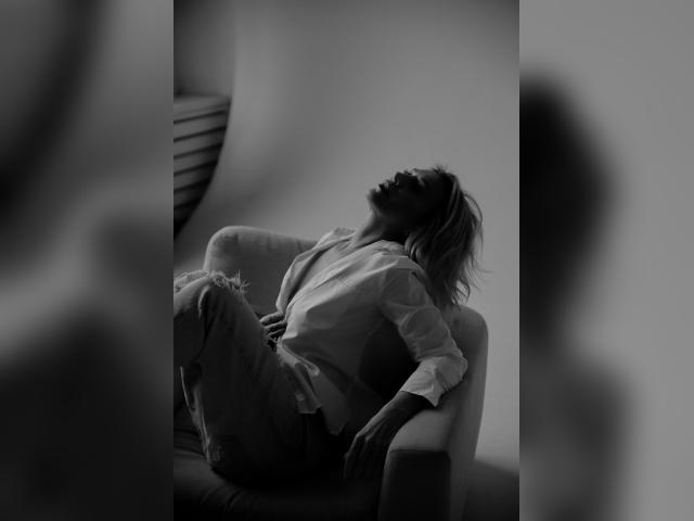 Visit AlessandraMiss profile