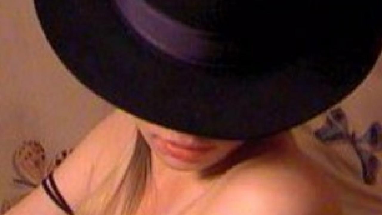 Webcam chat profile for RichSmile: Nails