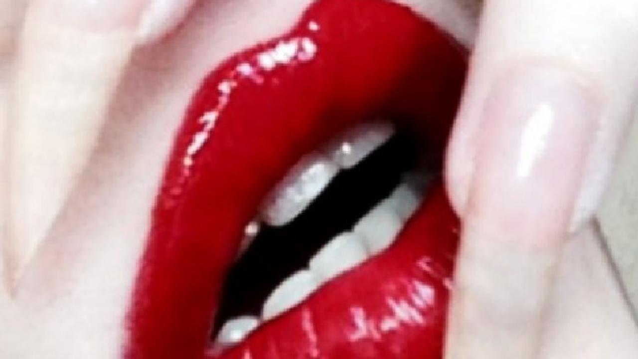 Webcam chat profile for HotMarilyn: Legs, feet & shoes