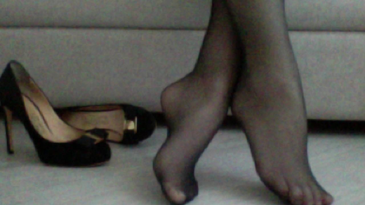 Webcam chat profile for UkBeddable: Legs, feet & shoes