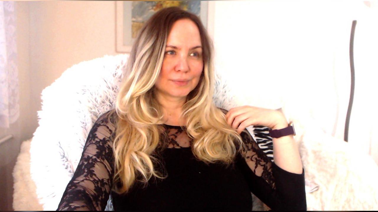 Webcam chat profile for Laura4you: Kissing