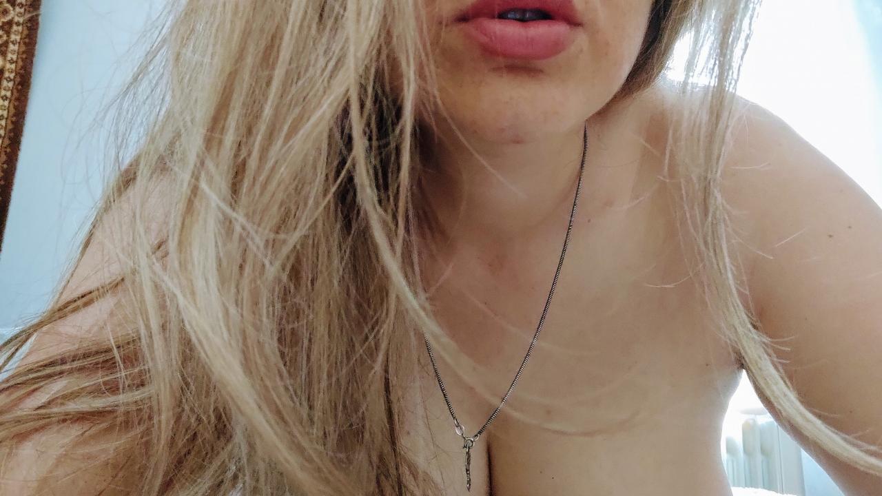 Webcam chat profile for KellyGentleTouc