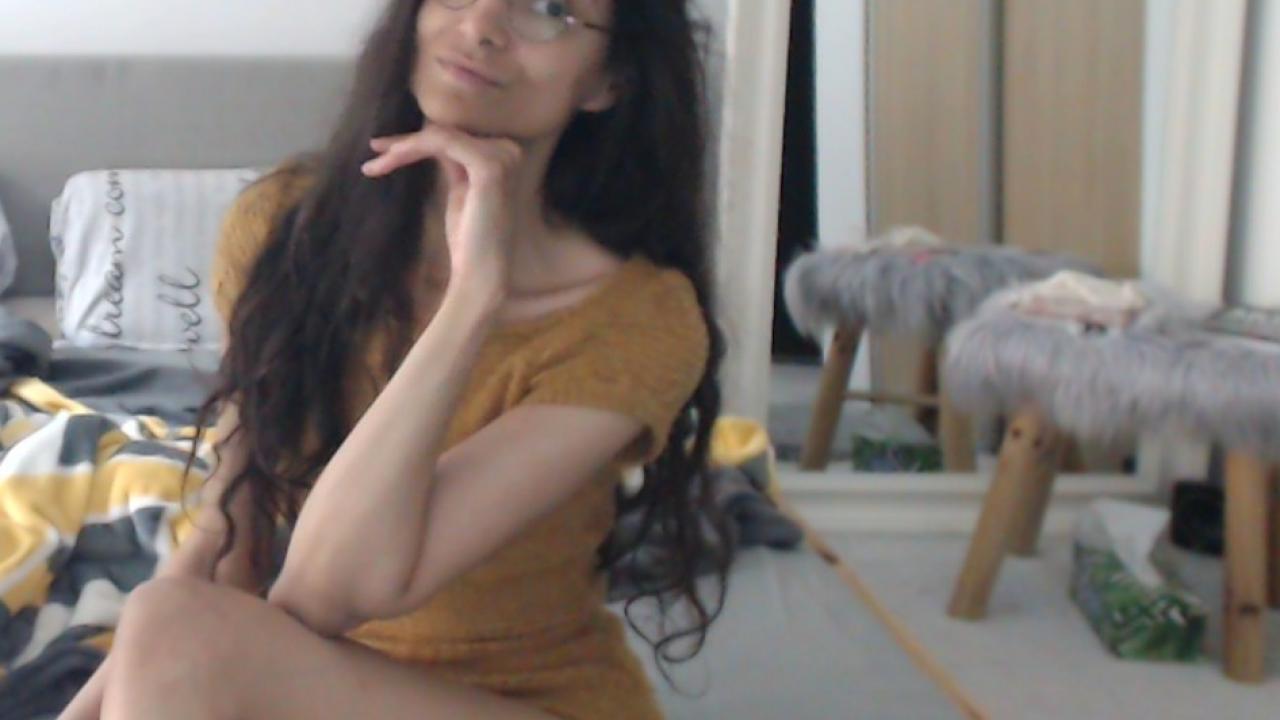 Webcam chat profile for LongSkinnyLegs: Dancing