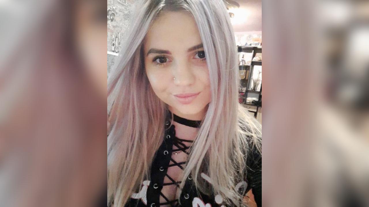 Webcam chat profile for WhitePanterka: Kissing