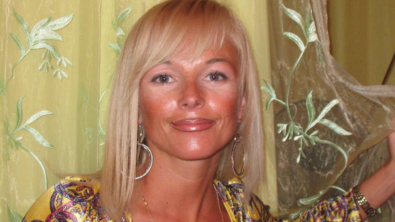 Webcam chat profile for MollyStar: Legs, feet & shoes
