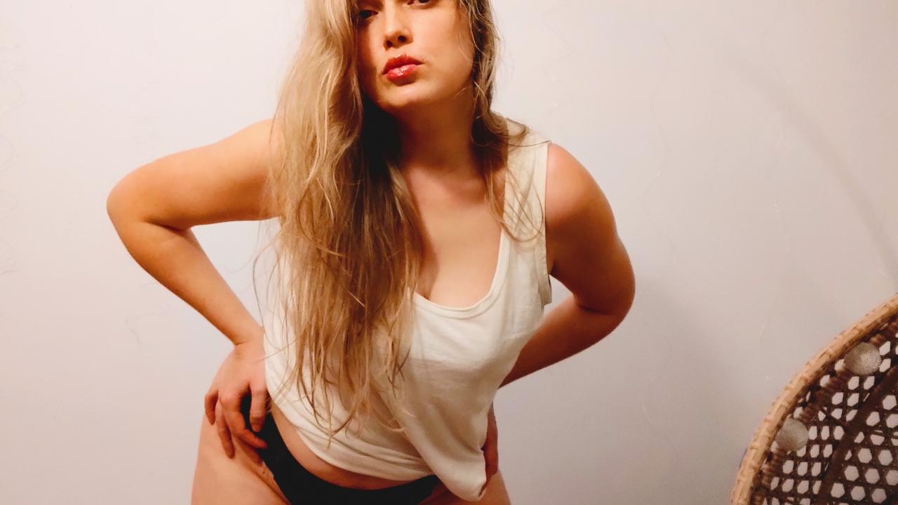 Webcam chat profile for KellyGentleTouc