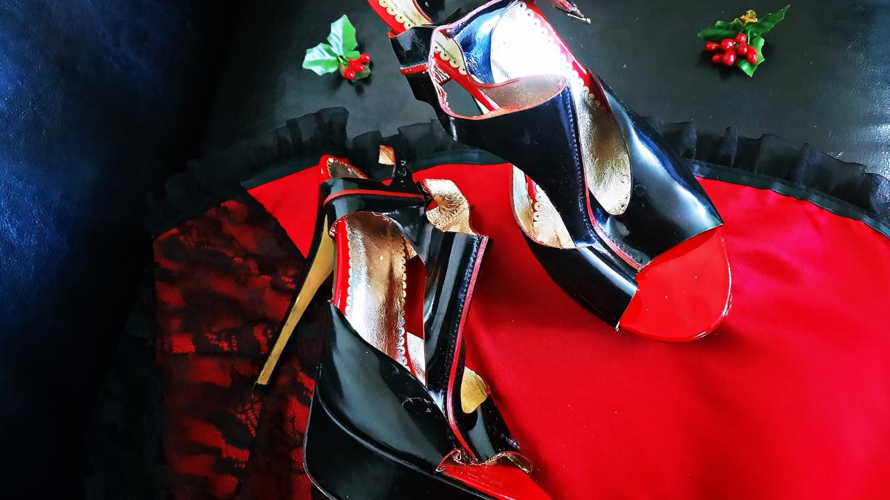 Webcam chat profile for GoldenCobra: Dominatrix
