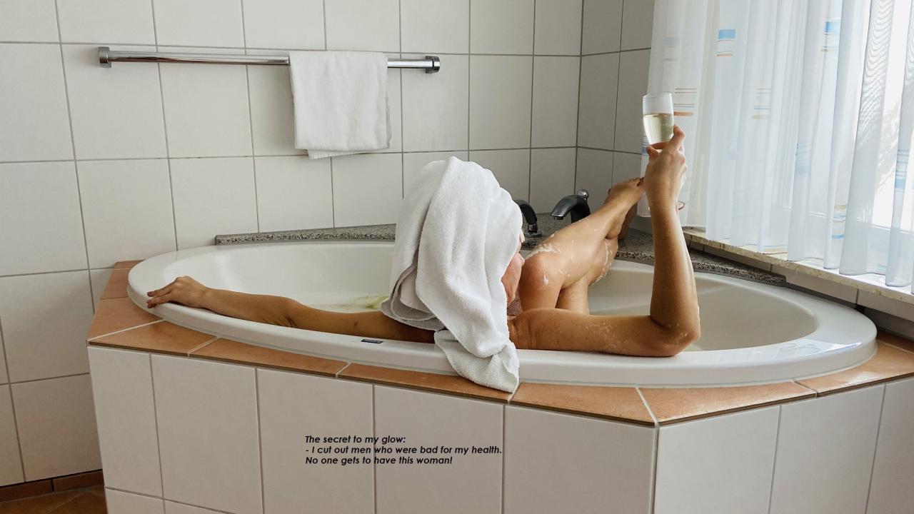 Webcam chat profile for SweetBerry035: Exhibition