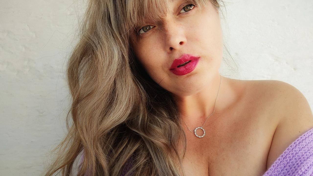 Webcam chat profile for KellyGentleTouc