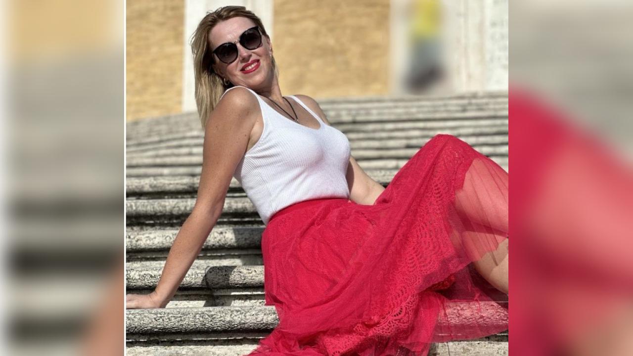 Webcam chat profile for MyAngelShy: Legs, feet & shoes