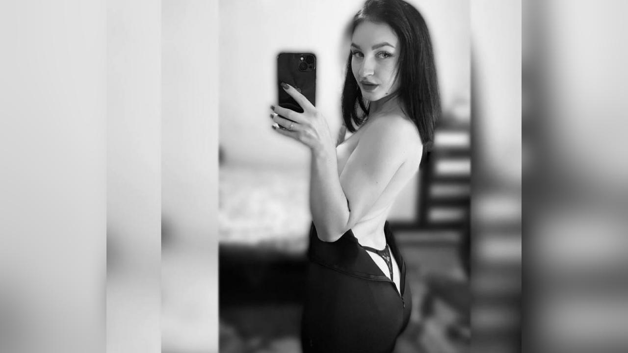 Webcam chat profile for EmilySay: Leather