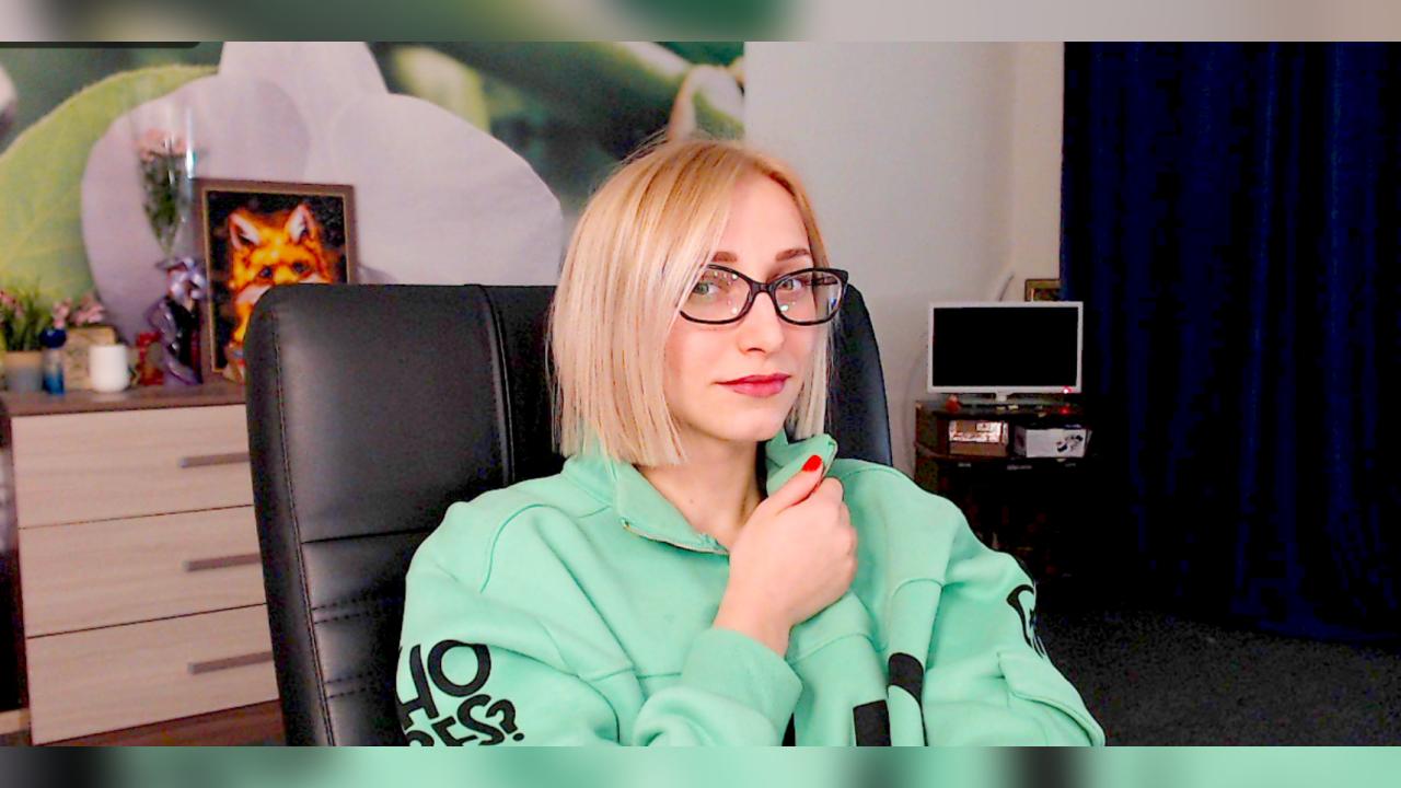 Webcam chat profile for VikaEricka: Kissing