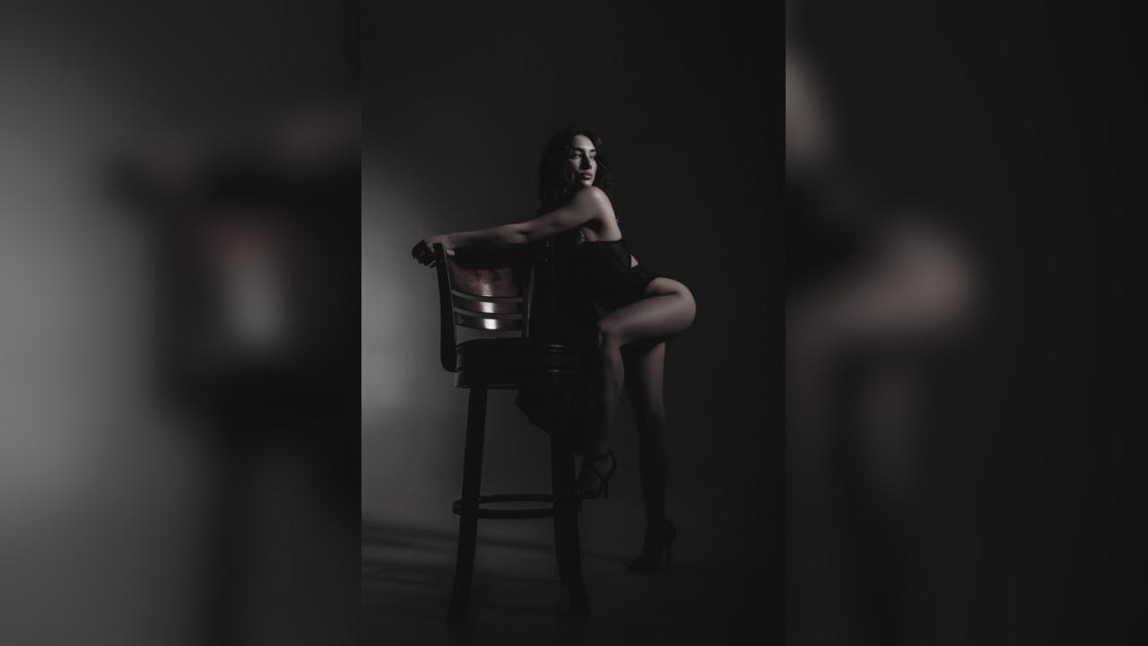 Webcam chat profile for ElegantSo1: Legs, feet & shoes