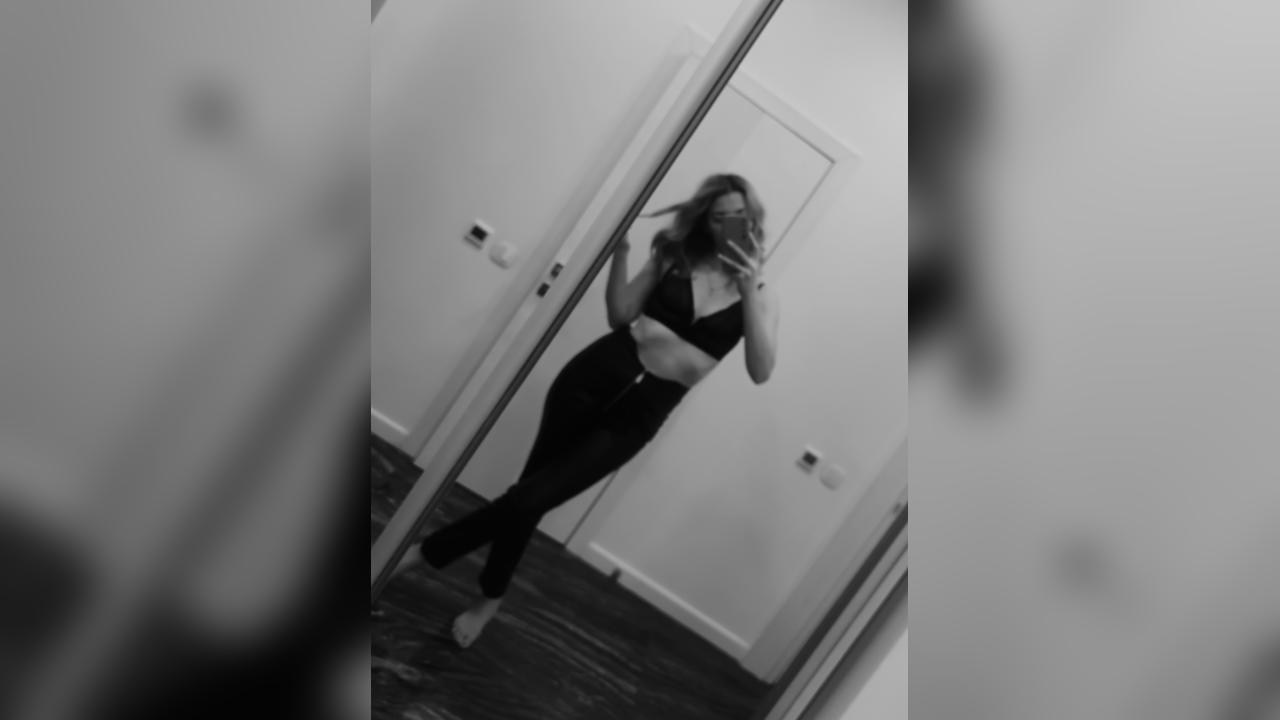 Webcam chat profile for MilaKim: Cooking