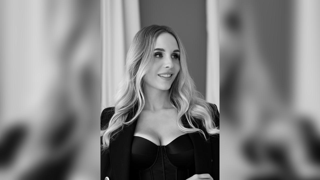 Webcam chat profile for HotCherrille: Cooking