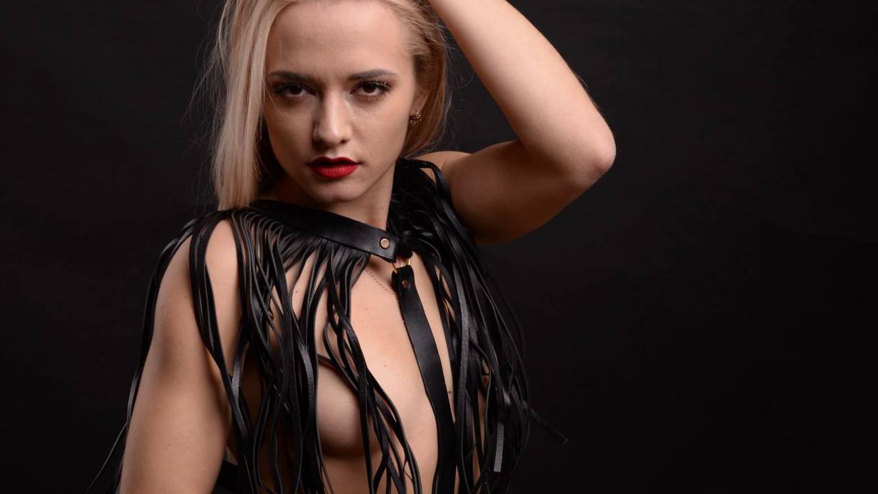 Webcam chat profile for lollyjull: Bondage & discipline