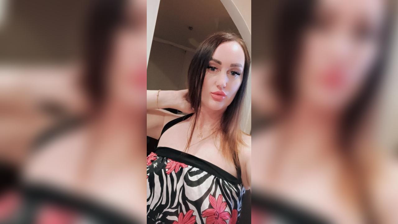 Webcam chat profile for Monaco369: Kissing