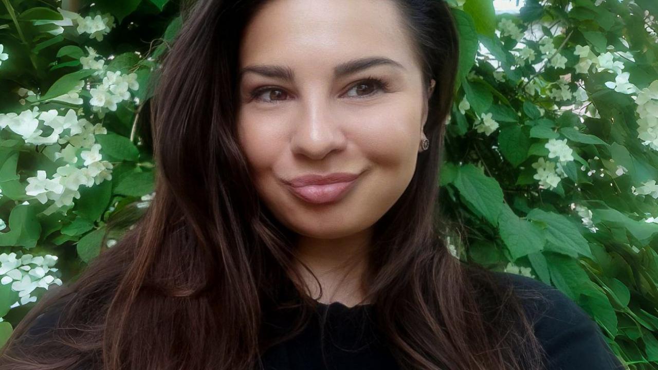 Webcam chat profile for BellaBruna: Legs, feet & shoes