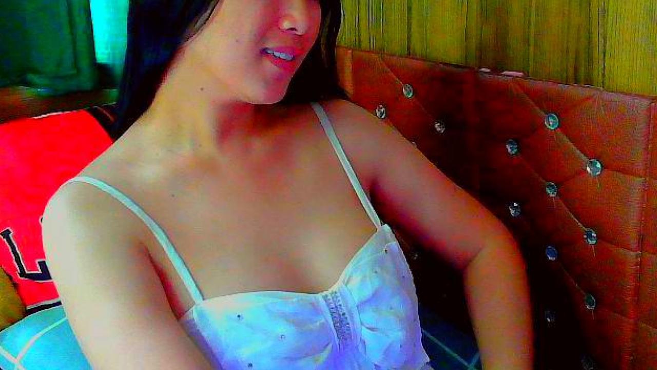 Webcam chat profile for KissyBunny69: Kissing