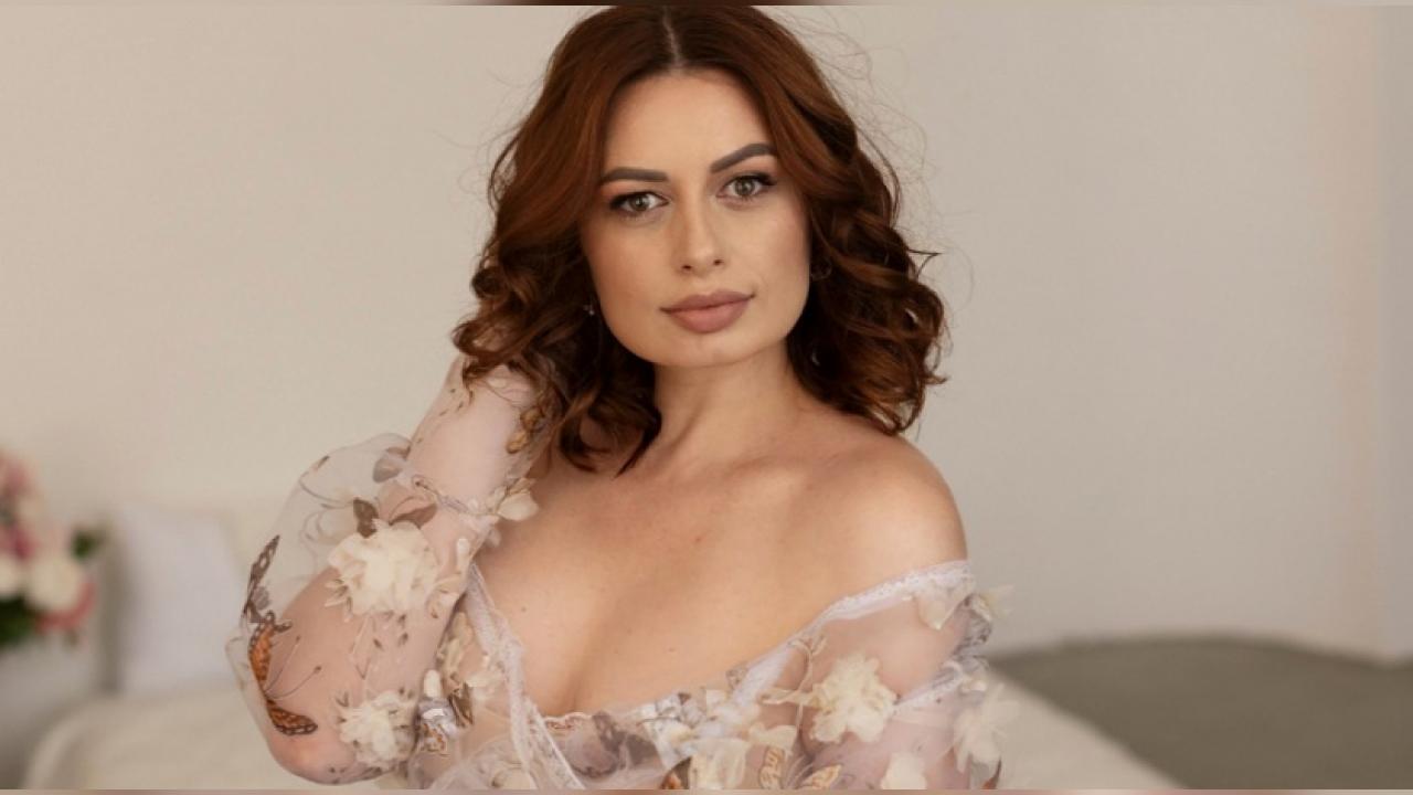 Webcam chat profile for 8LazyCat