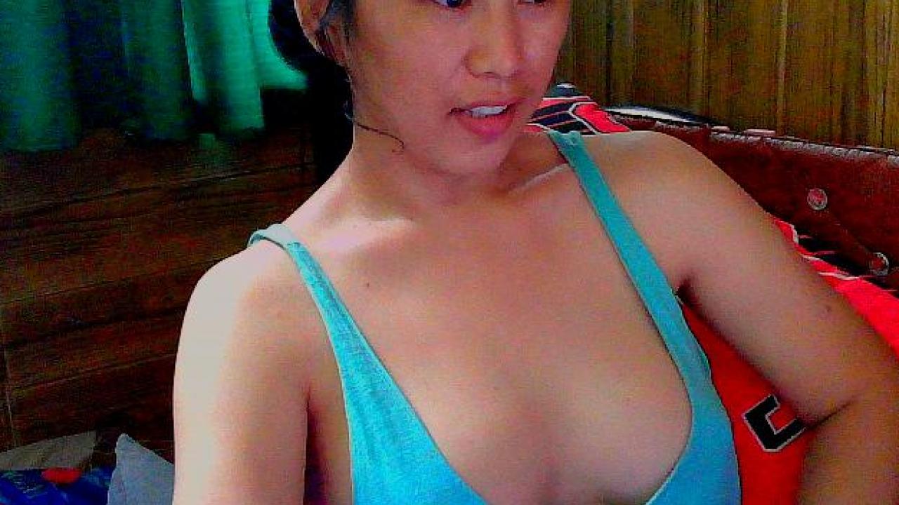 Webcam chat profile for KissyBunny69: Kissing