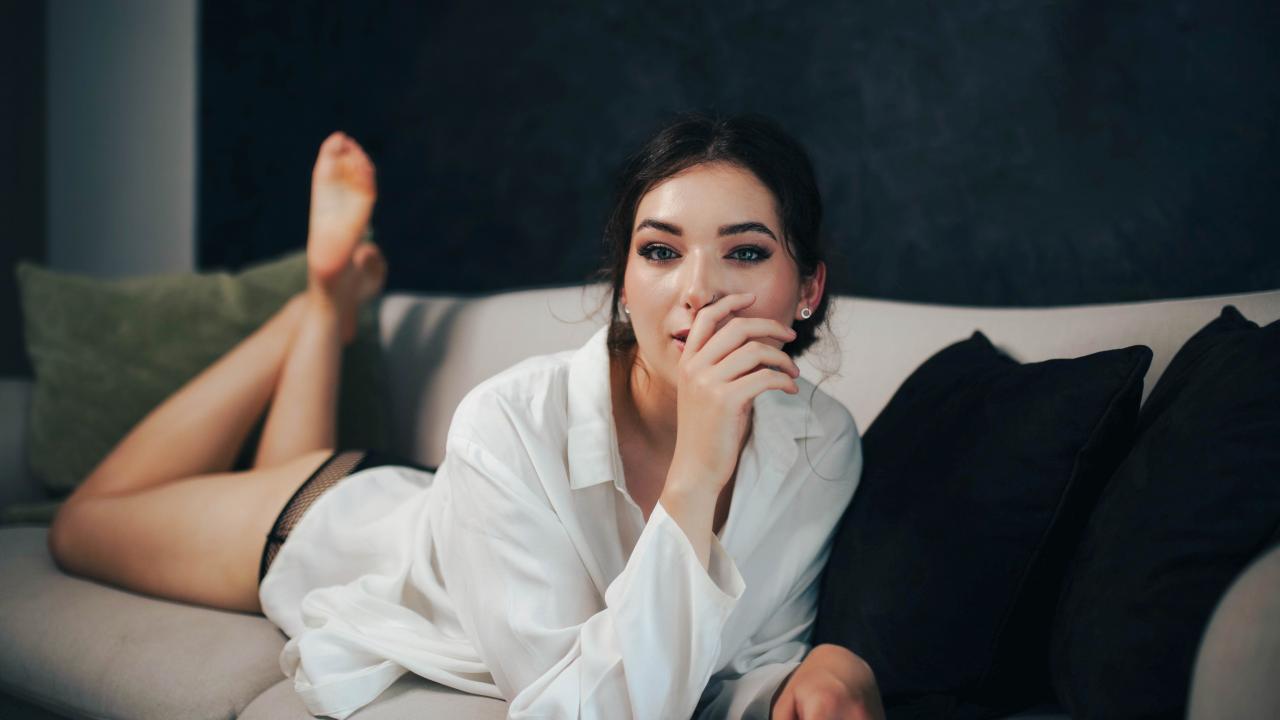 Webcam chat profile for MeganKISS: Legs, feet & shoes