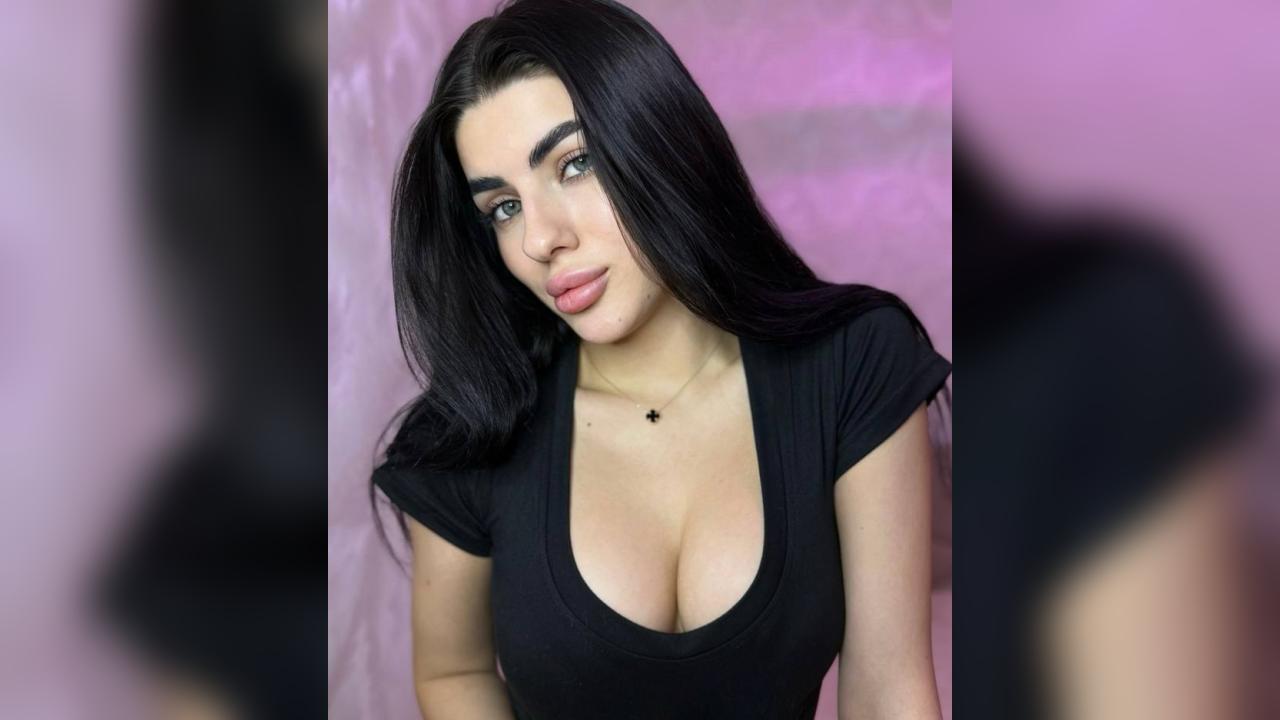 Webcam chat profile for Arelina: Dancing