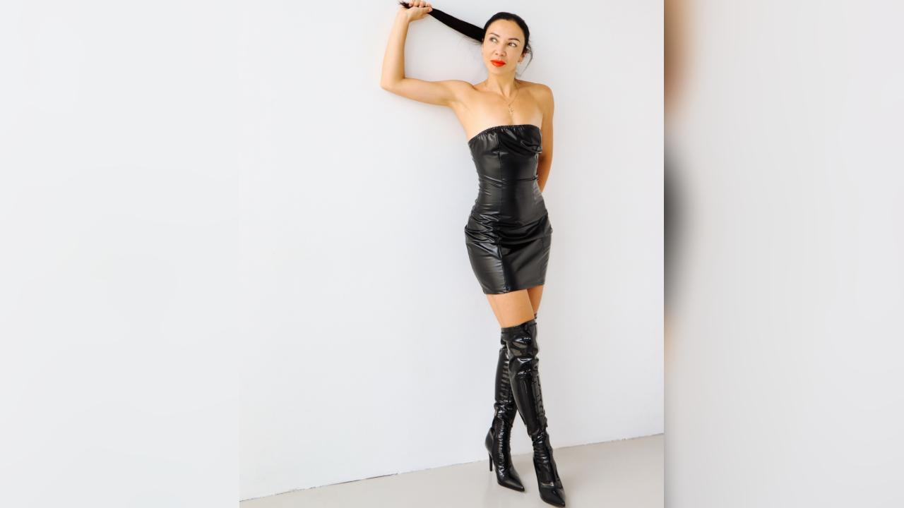 Webcam chat profile for Sweetie85: Bondage & discipline