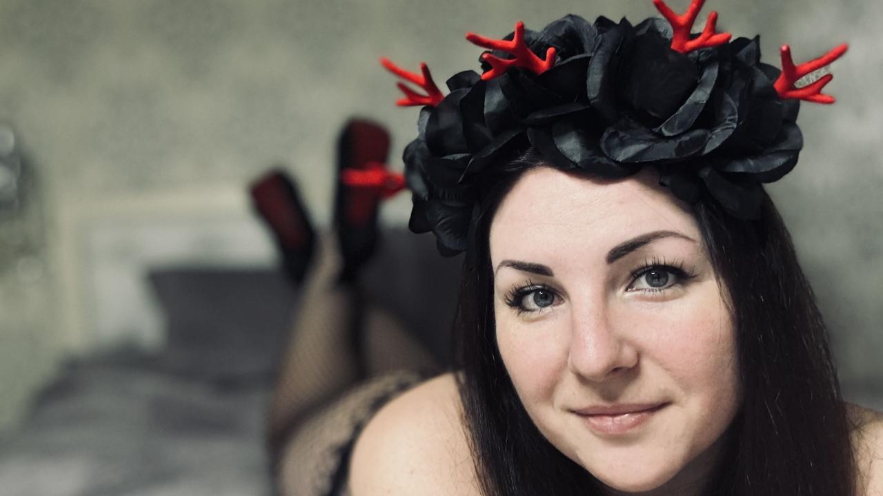 Webcam chat profile for Amanda2018: Legs, feet & shoes