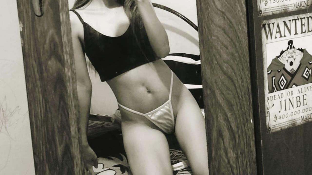 Webcam chat profile for Cutiekiffy18: Strip-tease