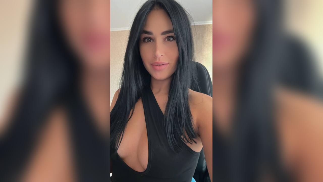 Webcam chat profile for DiamondButerfly