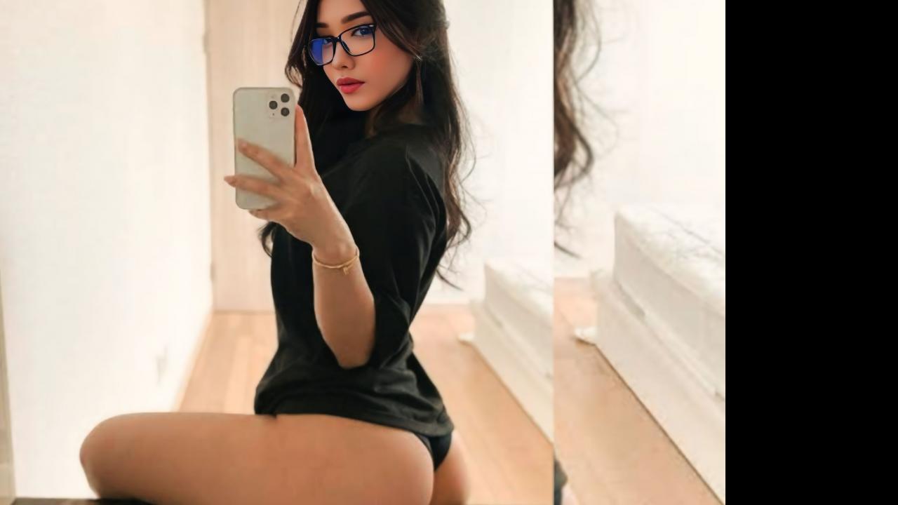 Webcam chat profile for TooHotN2Sexy: Kissing