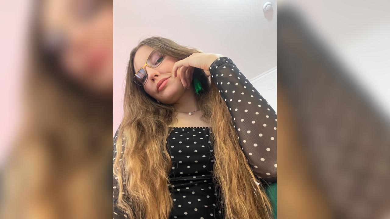 Webcam chat profile for MayaBlueSky: Outfits