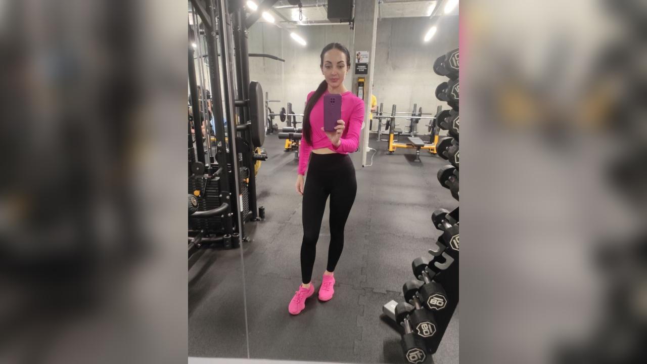 Webcam chat profile for Charlo5tte: Ask about my Hobbies