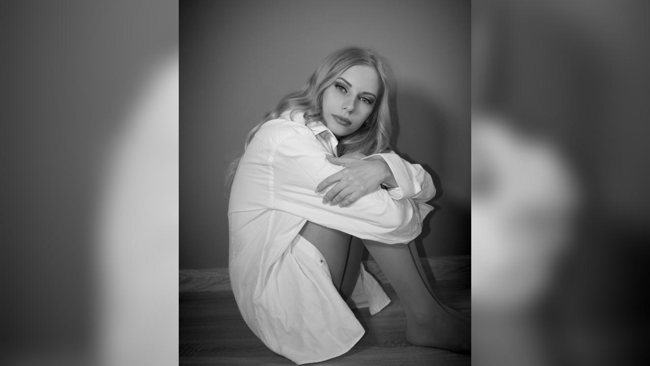 Webcam chat profile for Milagrosx: Legs, feet & shoes