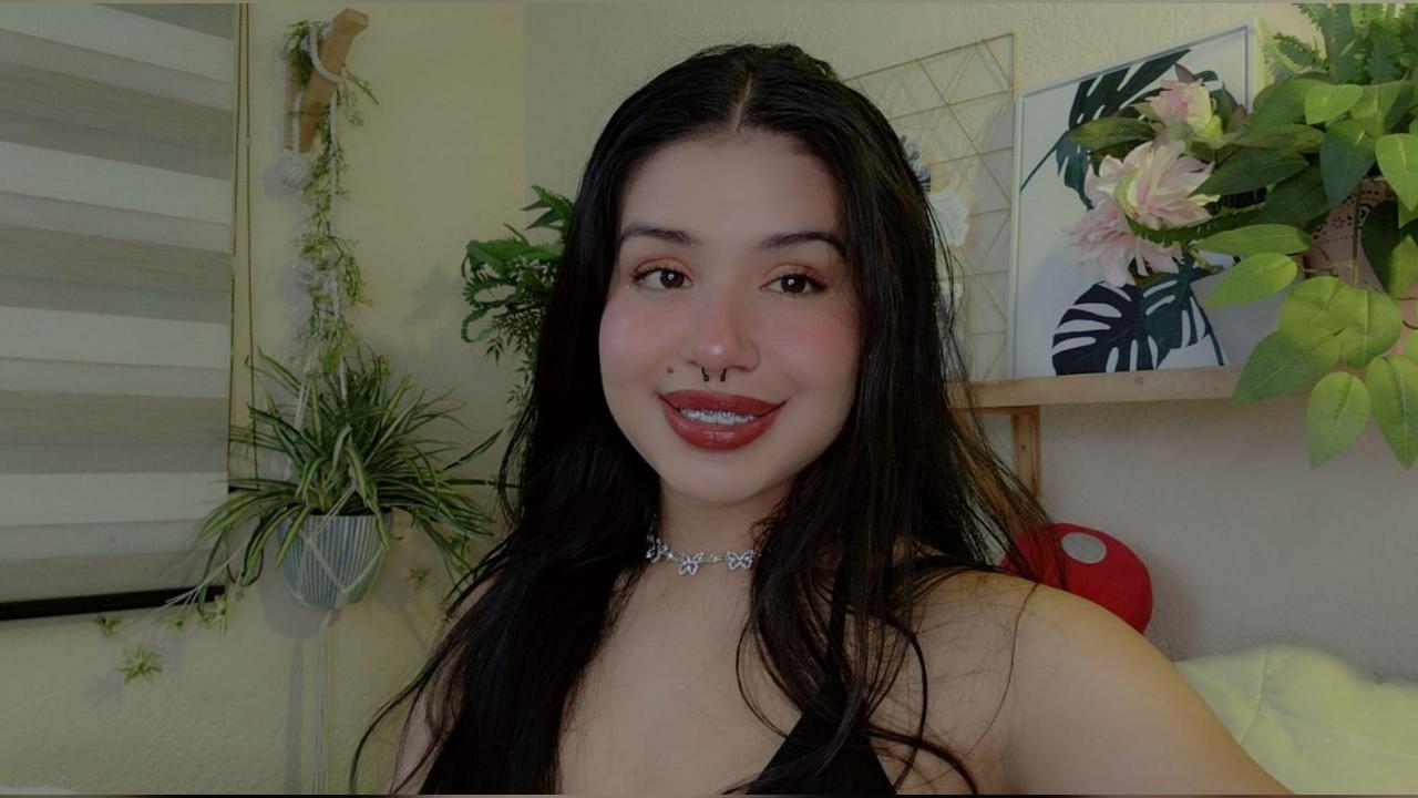 Webcam chat profile for MiaaRose: Legs, feet & shoes