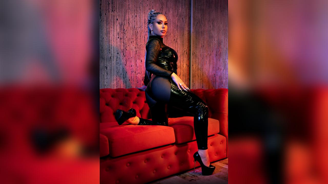 Webcam chat profile for ElenyaQueen: Dominatrix