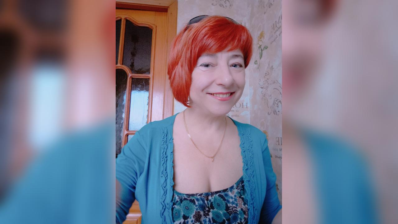 Webcam chat profile for EllaSweet: Exhibition