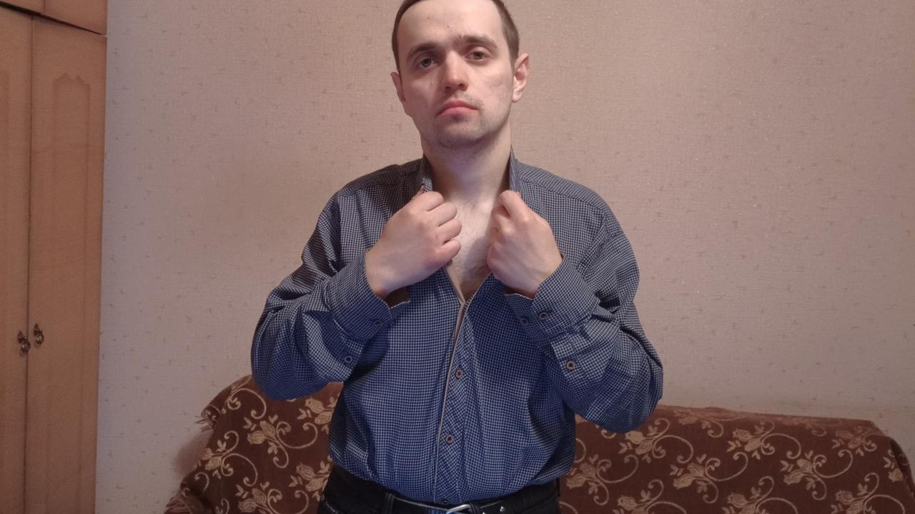 Webcam chat profile for PaulEasy: Kissing