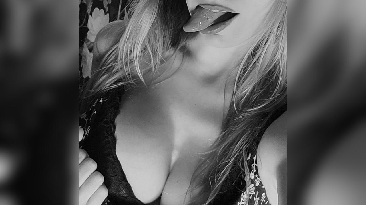 Webcam chat profile for MinaDream: Leather