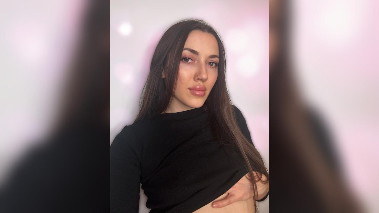 Webcam chat profile for SweetTi: Dancing